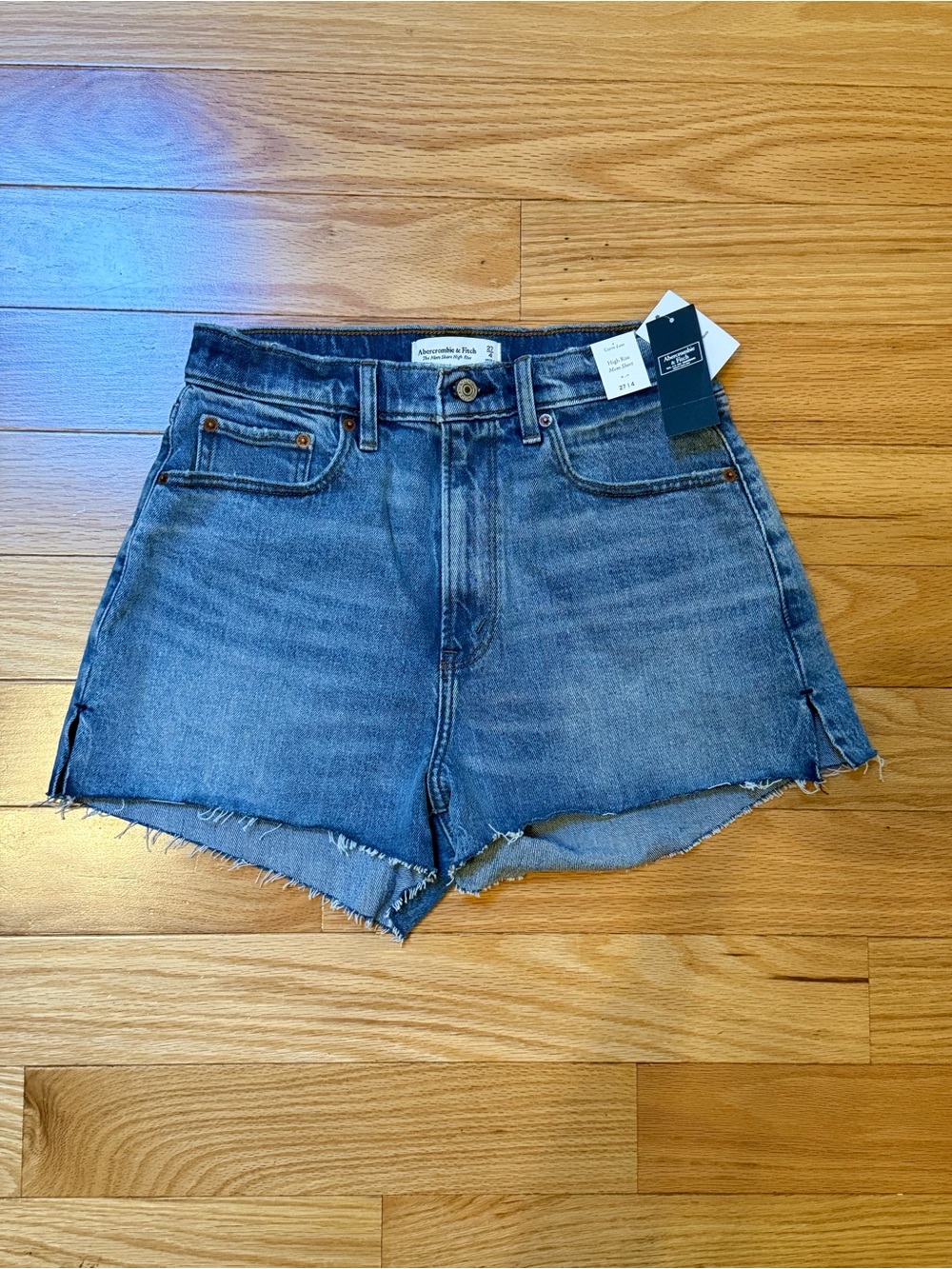 NWT Abercrombie & Fitch Curve Love High Rise Jean Shorts - size 27/4